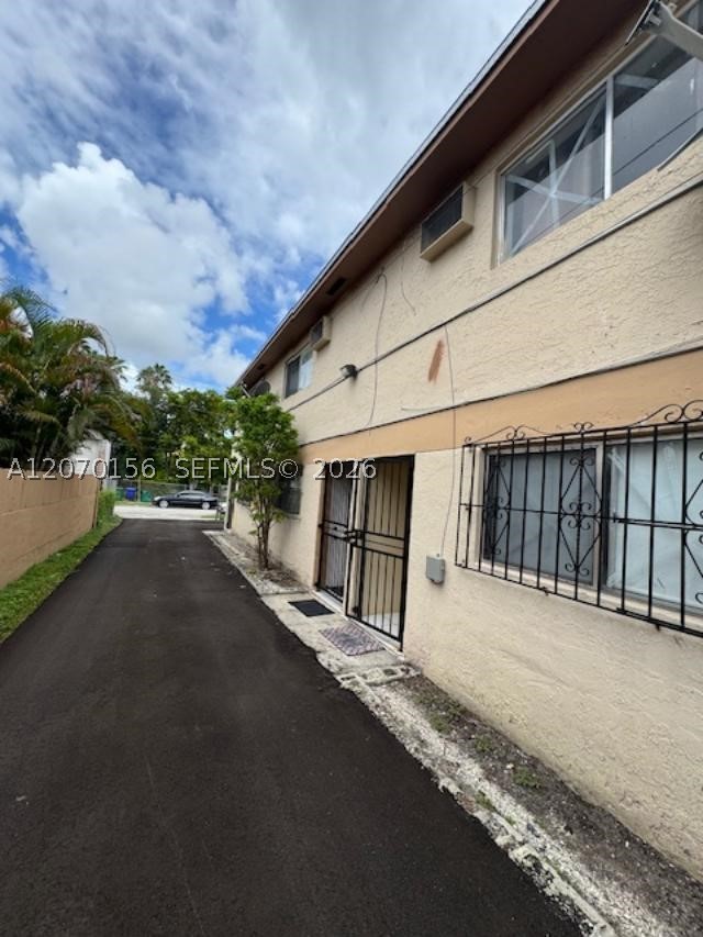 927 Nw 7th Ct 3 Property Photo 2