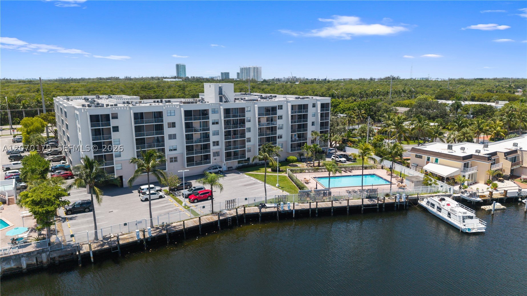 2821 N Miami Beach Blvd 4f Property Photo 6