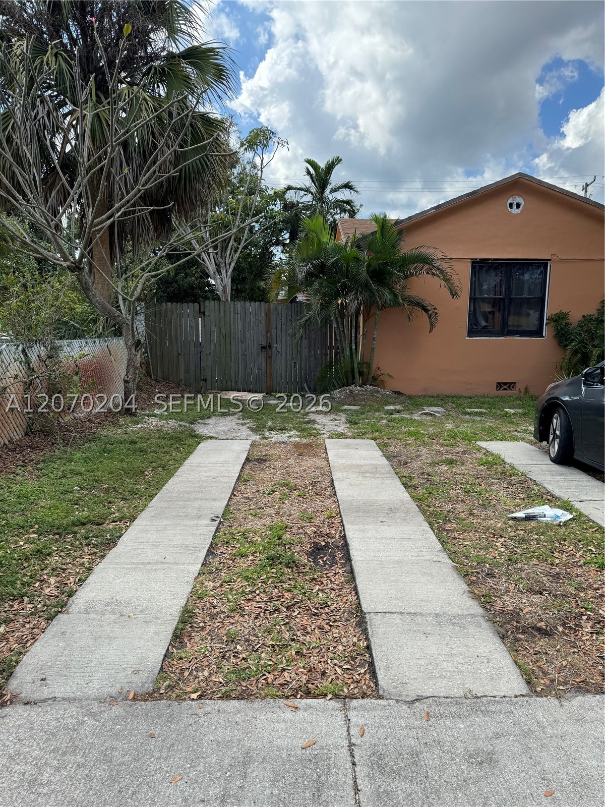 1018 N 17th Ct 2B Property Photo 1