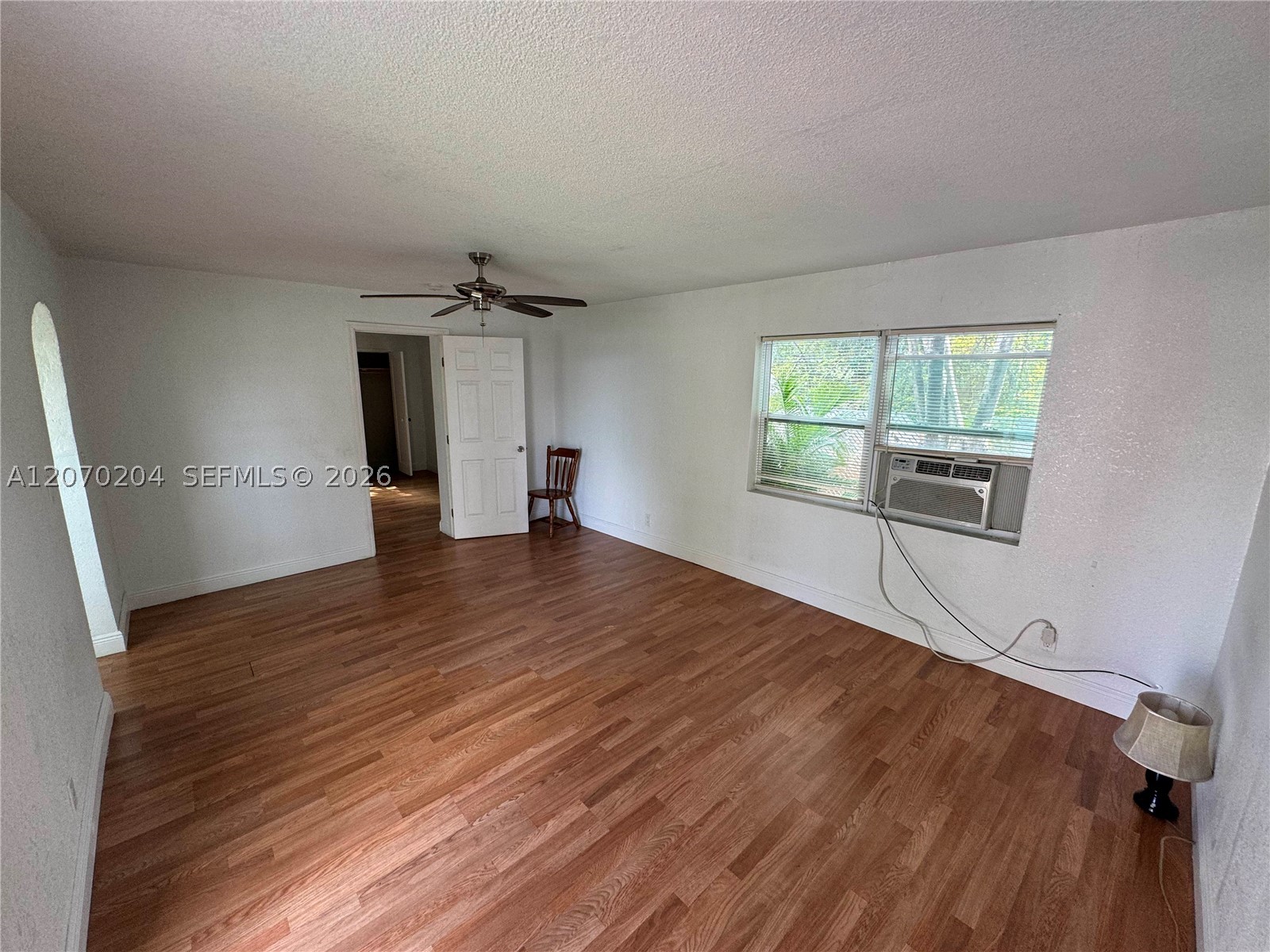 1018 N 17th Ct 2b Property Photo 6