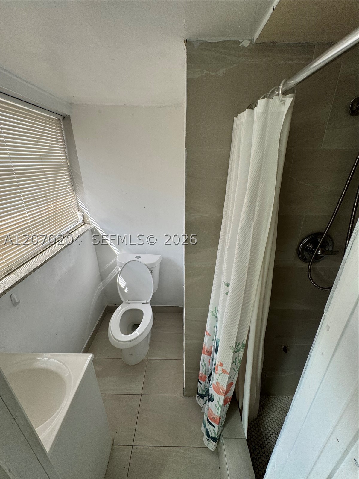 1018 N 17th Ct 2b Property Photo 10