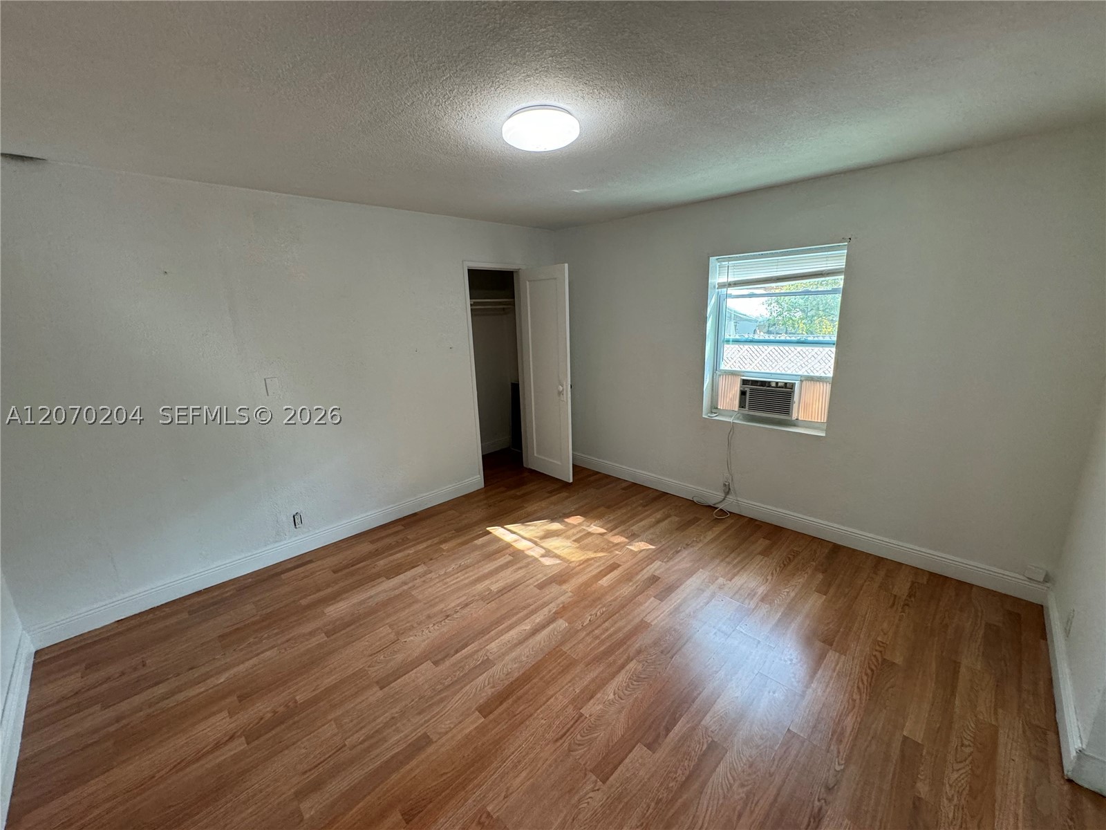 1018 N 17th Ct 2b Property Photo 12
