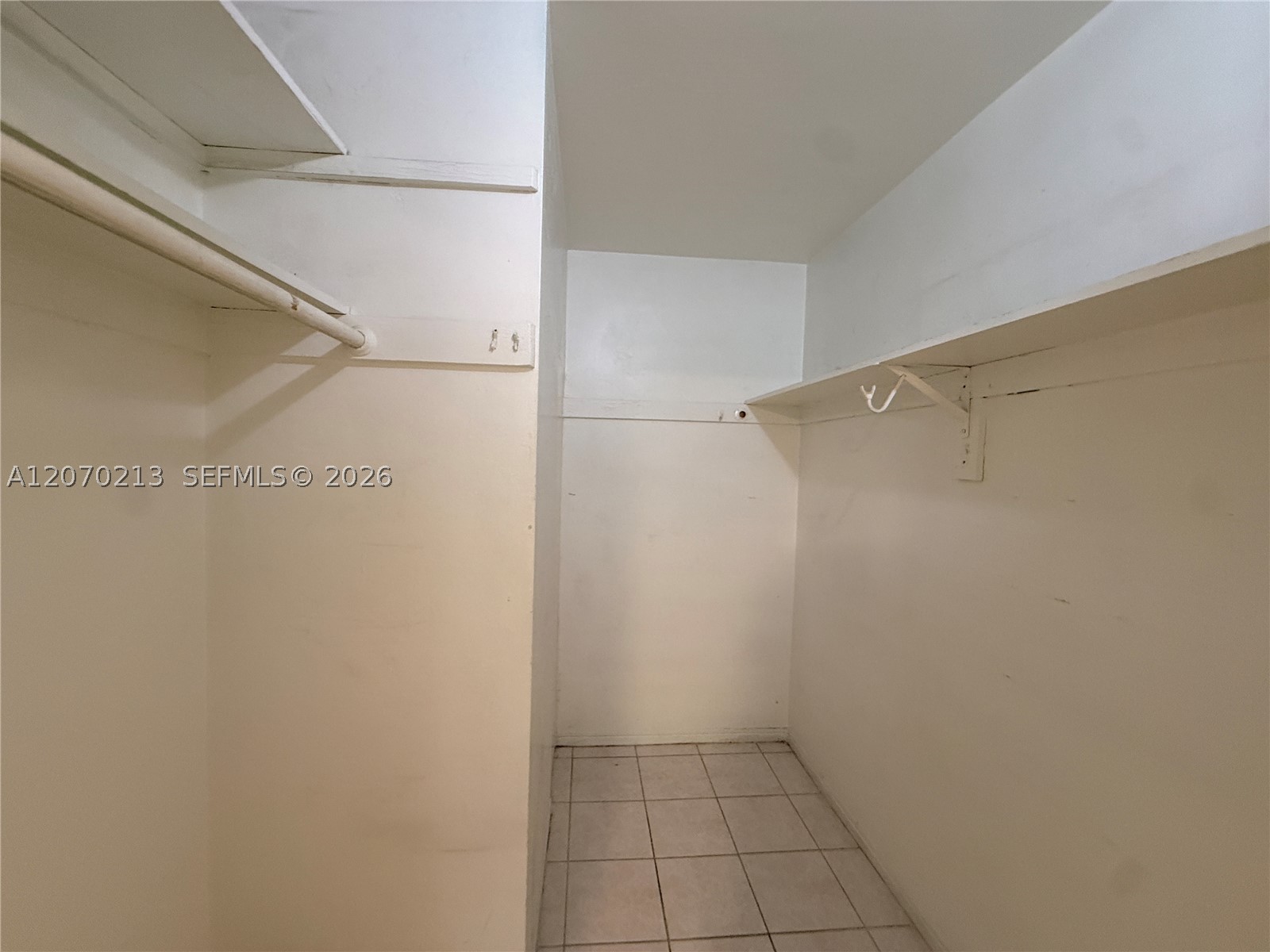 1104 N 17th Ct 104 Property Photo 6