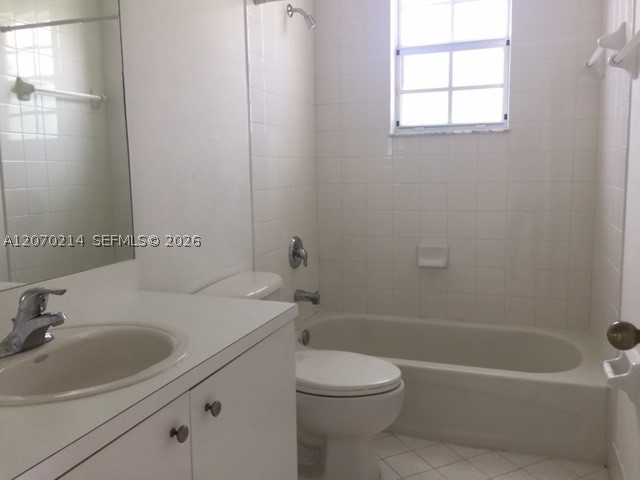 3360 Ne 14th Dr 210-30 Property Photo 6