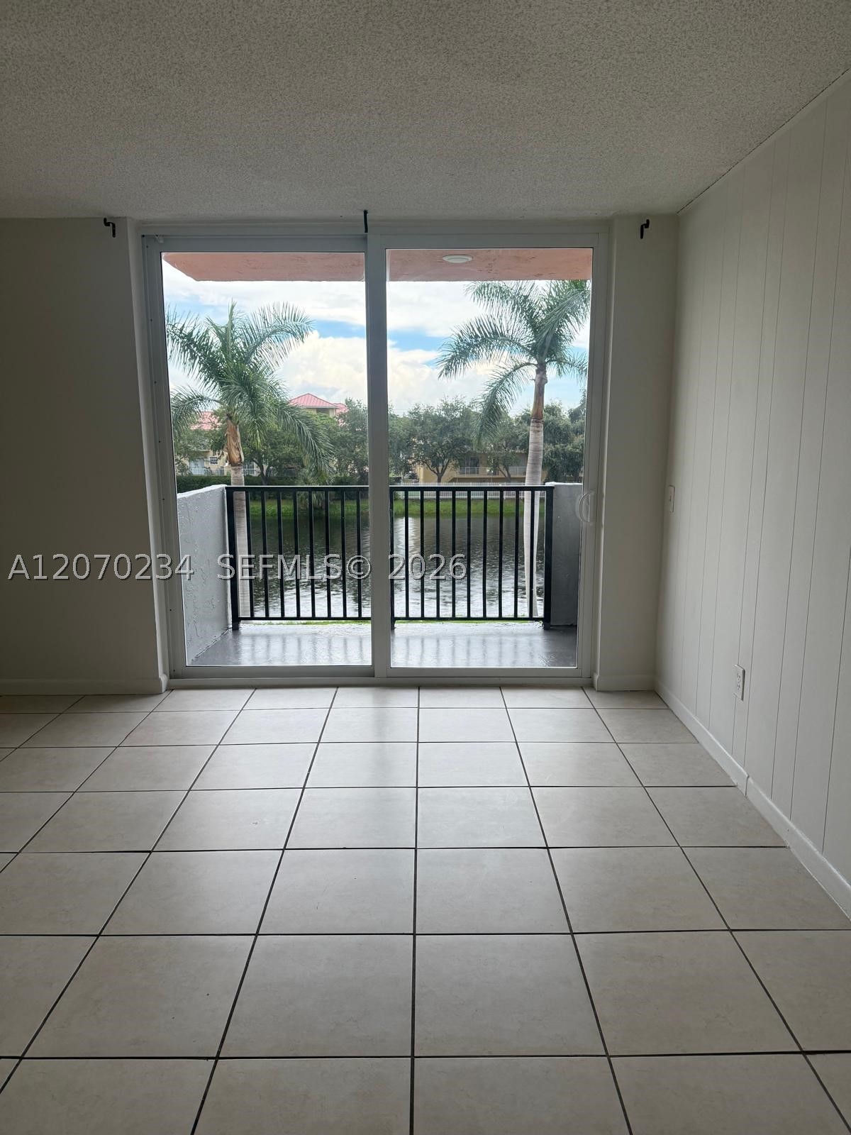 2075 Ne 164th St 302 Property Photo 11