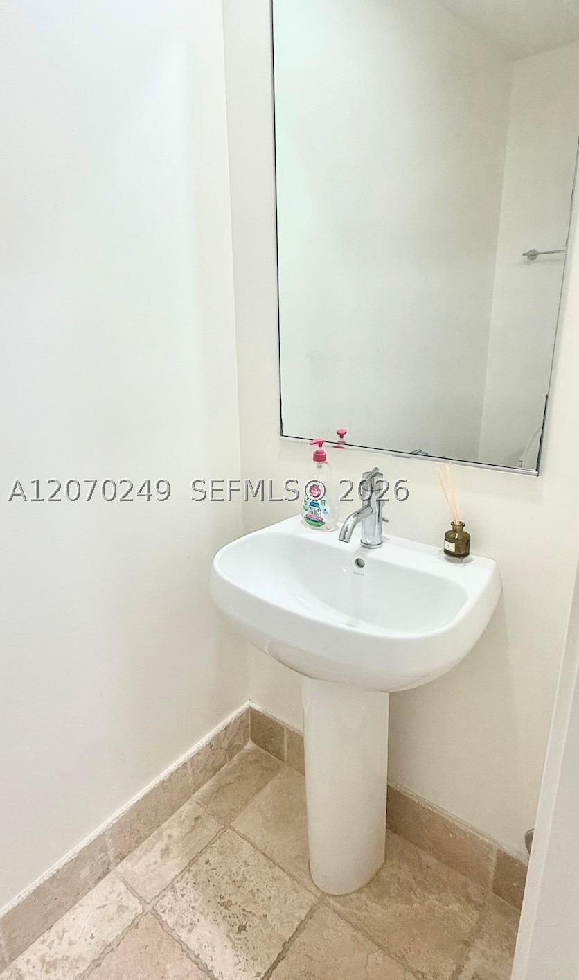 18201 Collins Ave 908 Property Photo 9