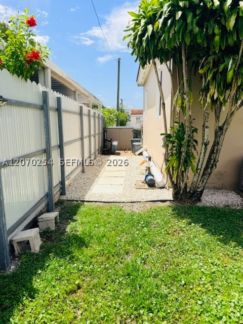 245 W 60th St Property Photo 17
