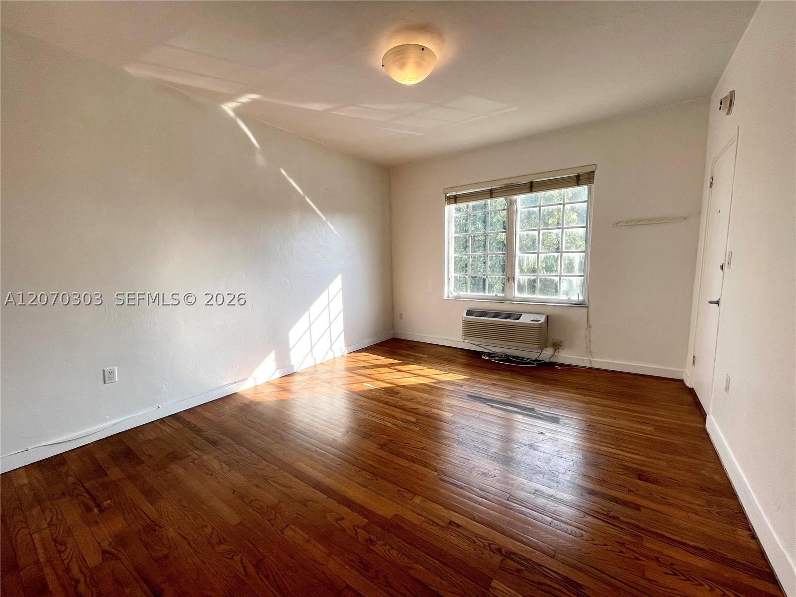 741 15th St 12 Property Photo 1