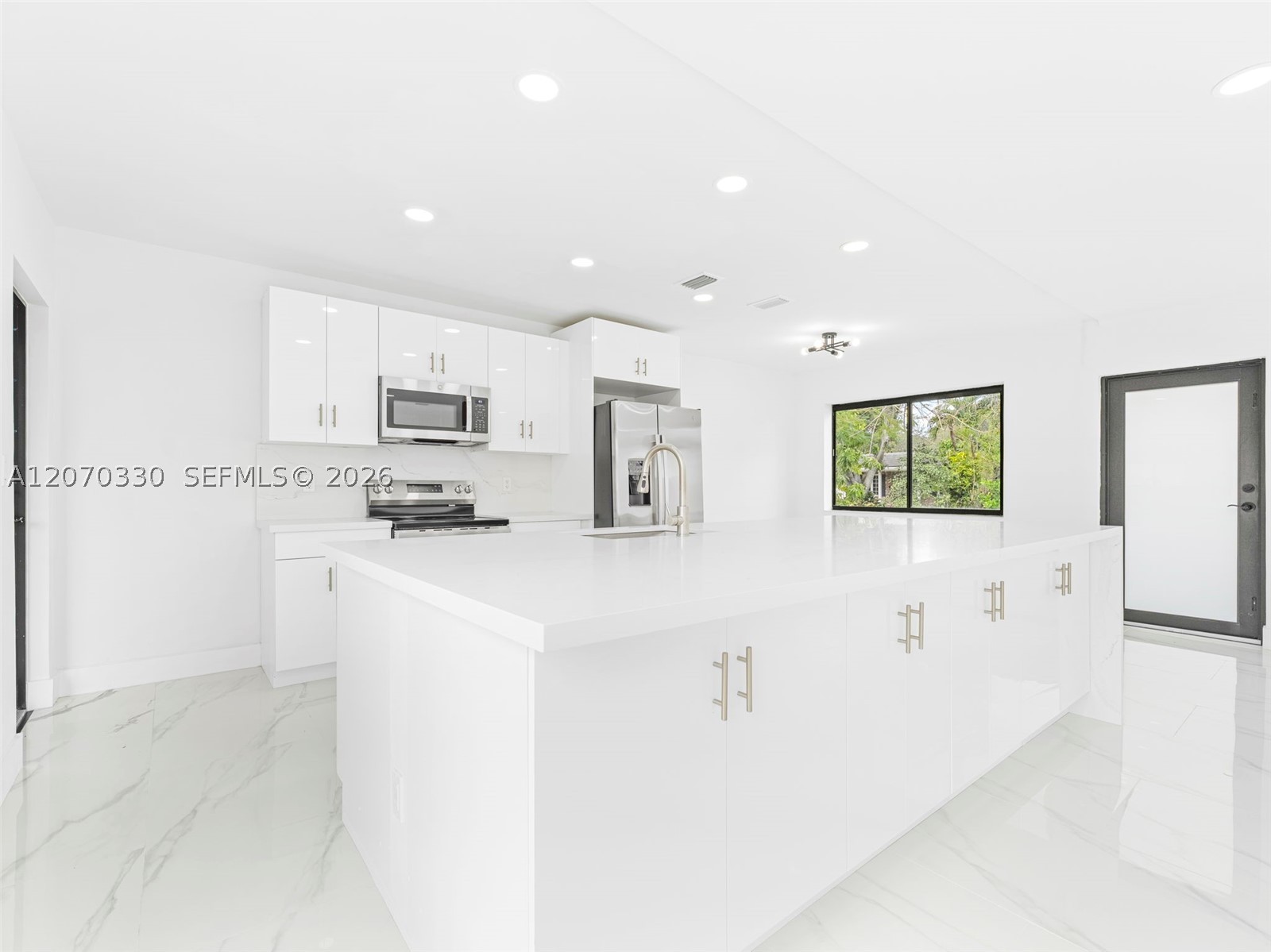 2500 Sw 23rd Ter Property Photo 11