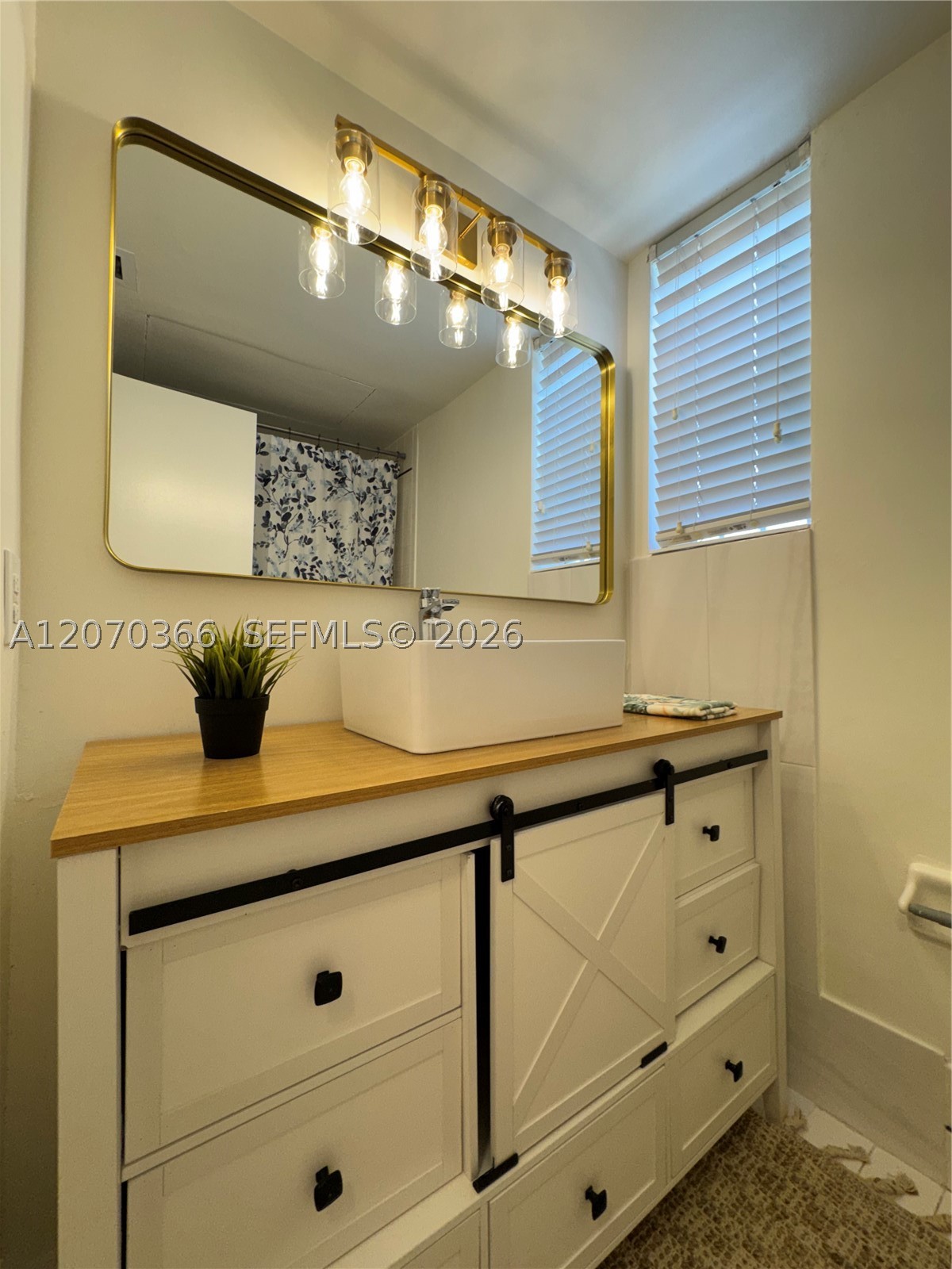 1460 Ocean Dr 208 Property Photo 24