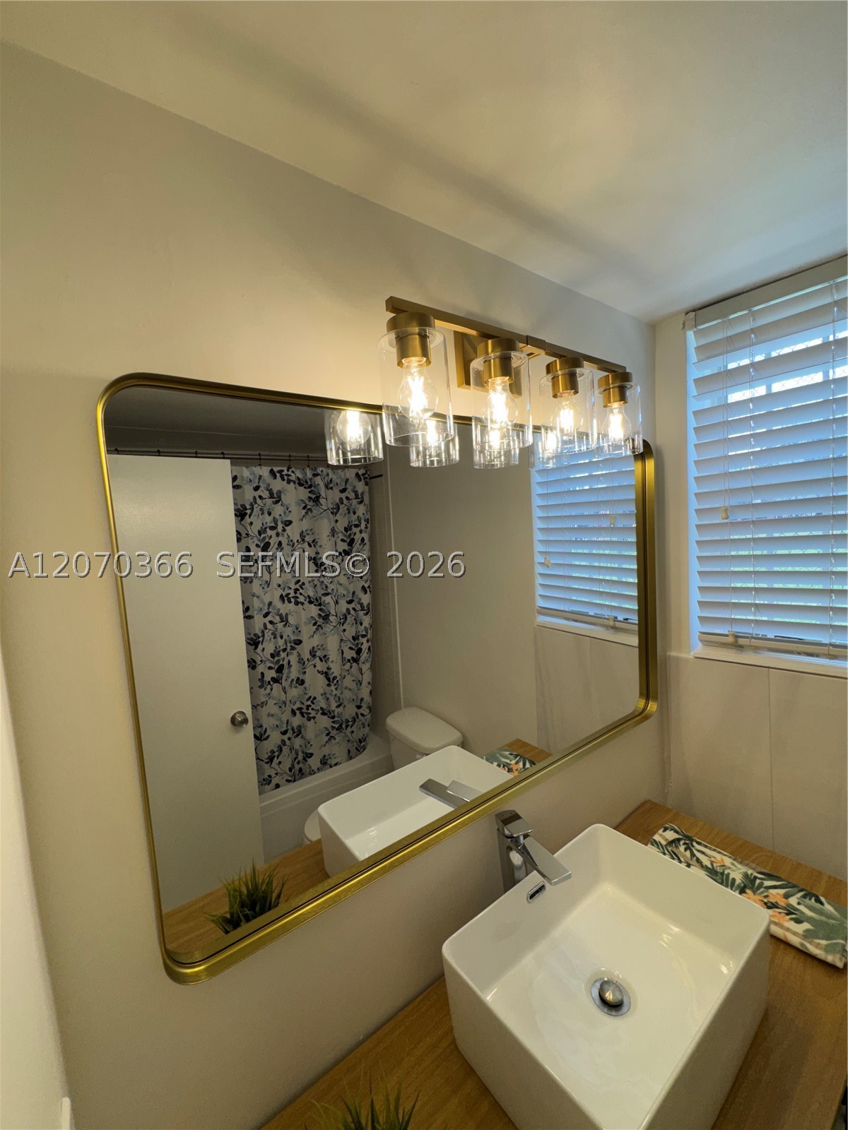 1460 Ocean Dr 208 Property Photo 25