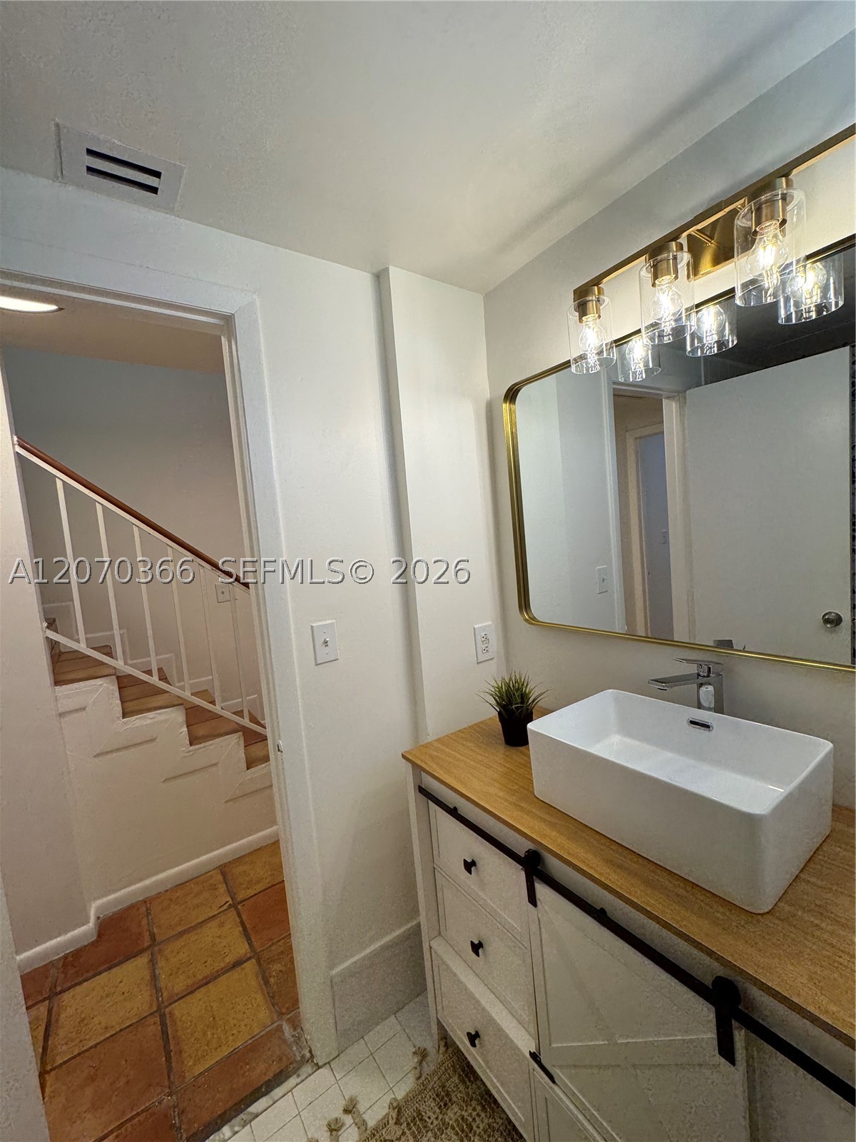 1460 Ocean Dr 208 Property Photo 27