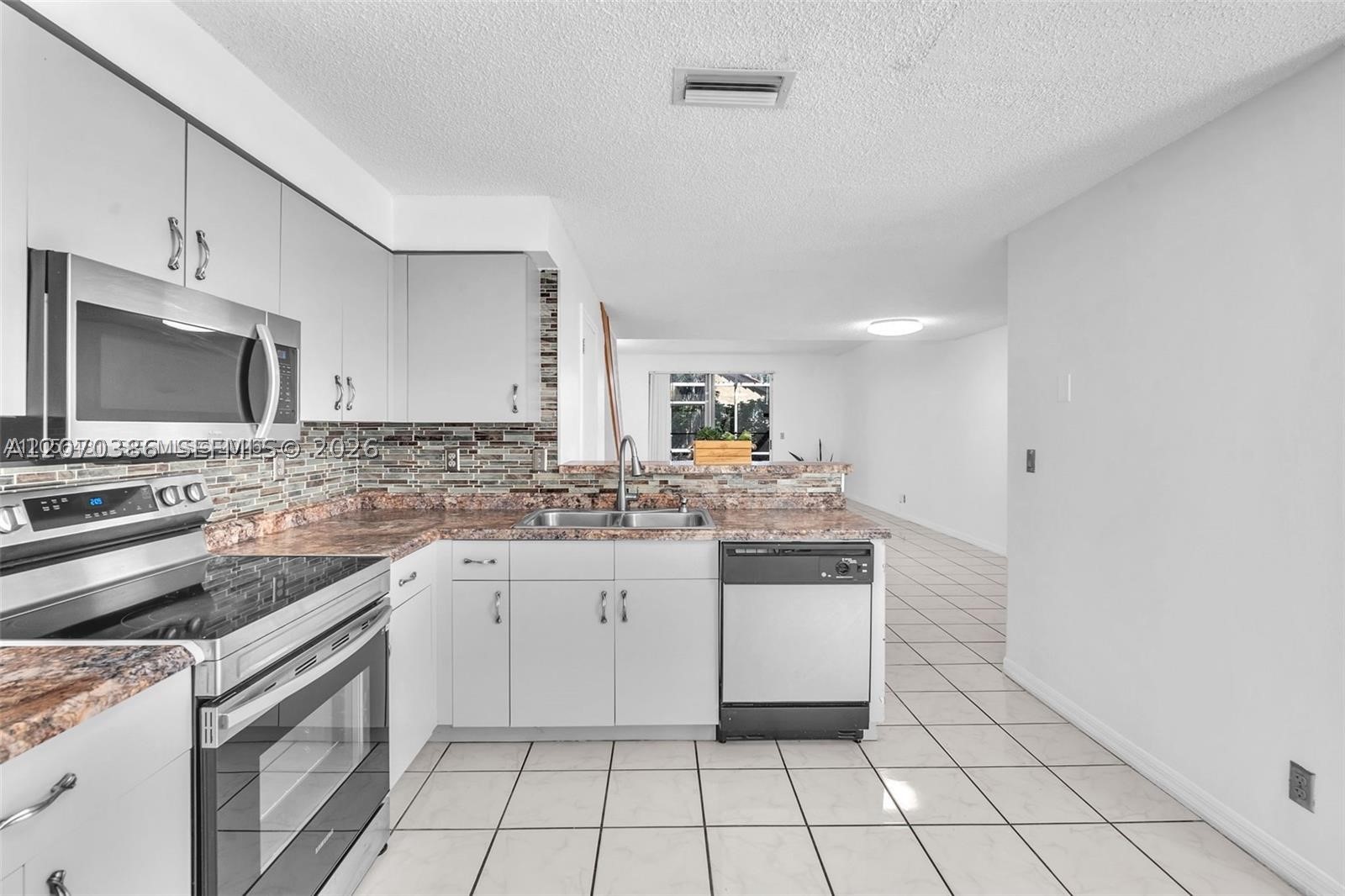 800 Sorrento Dr. 2 Property Photo 3
