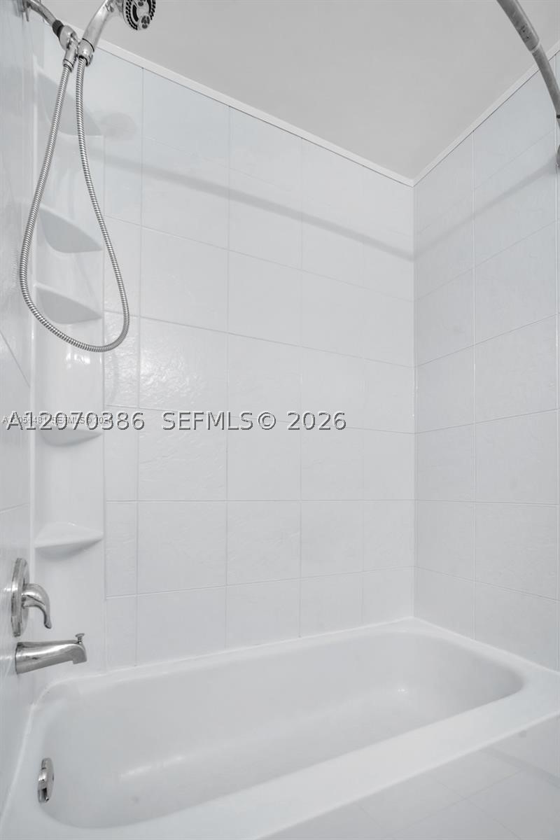 800 Sorrento Dr. 2 Property Photo 29