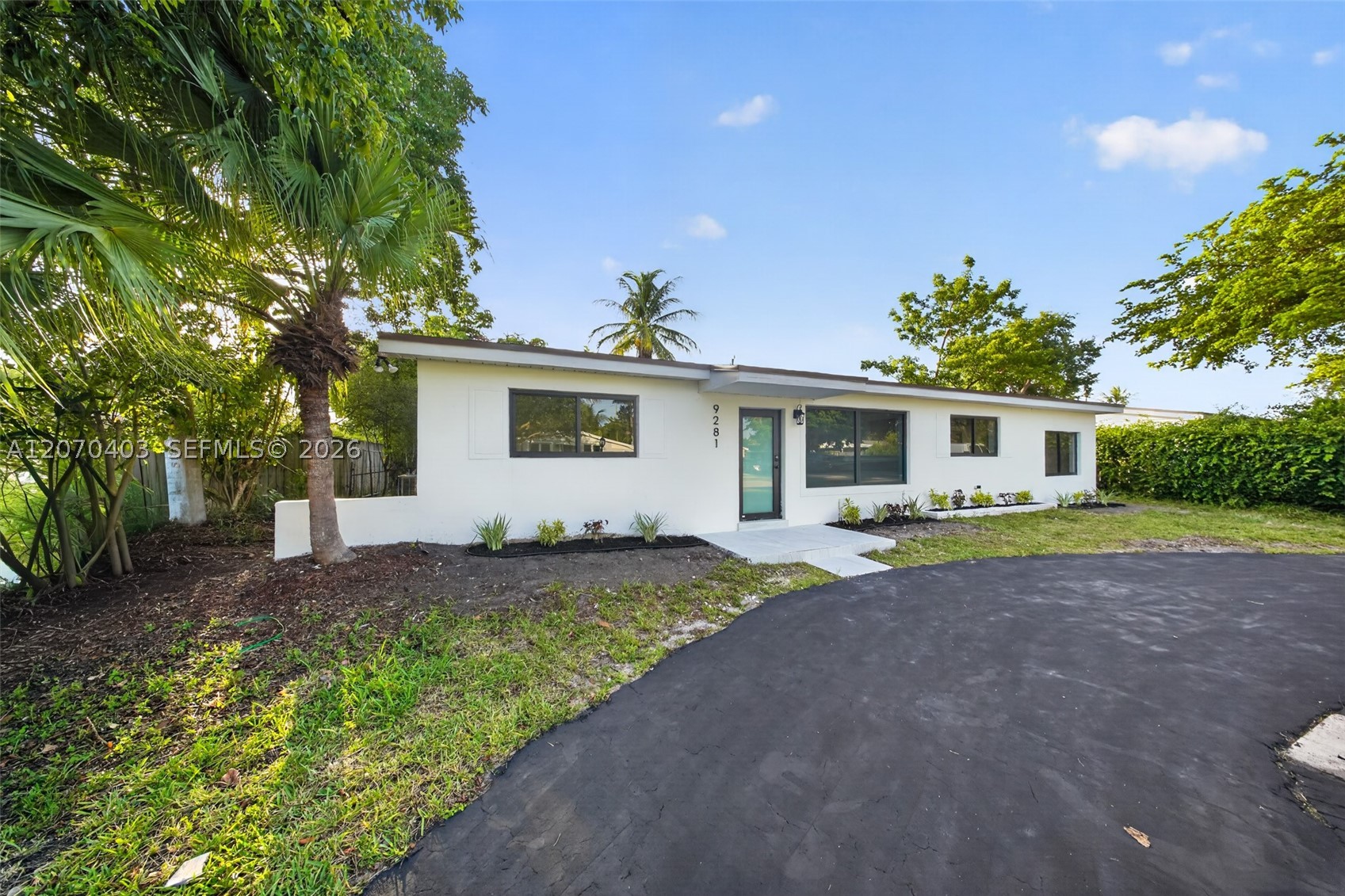 9281 Martinique Dr Property Photo 3