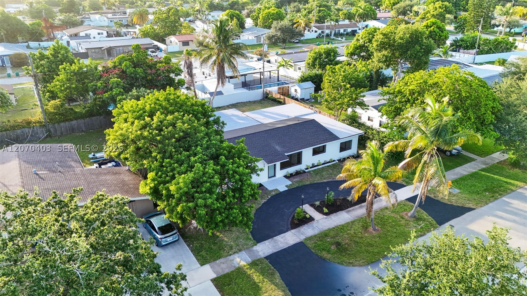 9281 Martinique Dr Property Photo 4