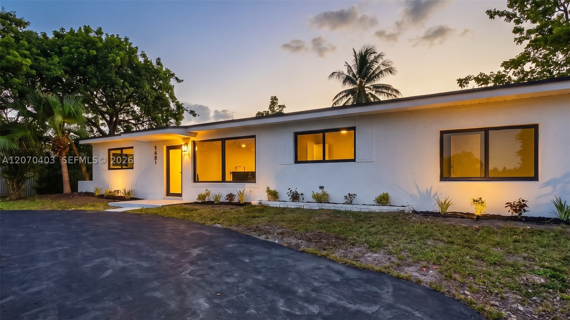 9281 Martinique Dr Property Photo 66