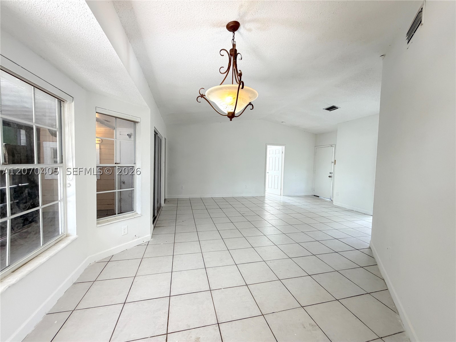 9850 W Heather Ln Property Photo 3