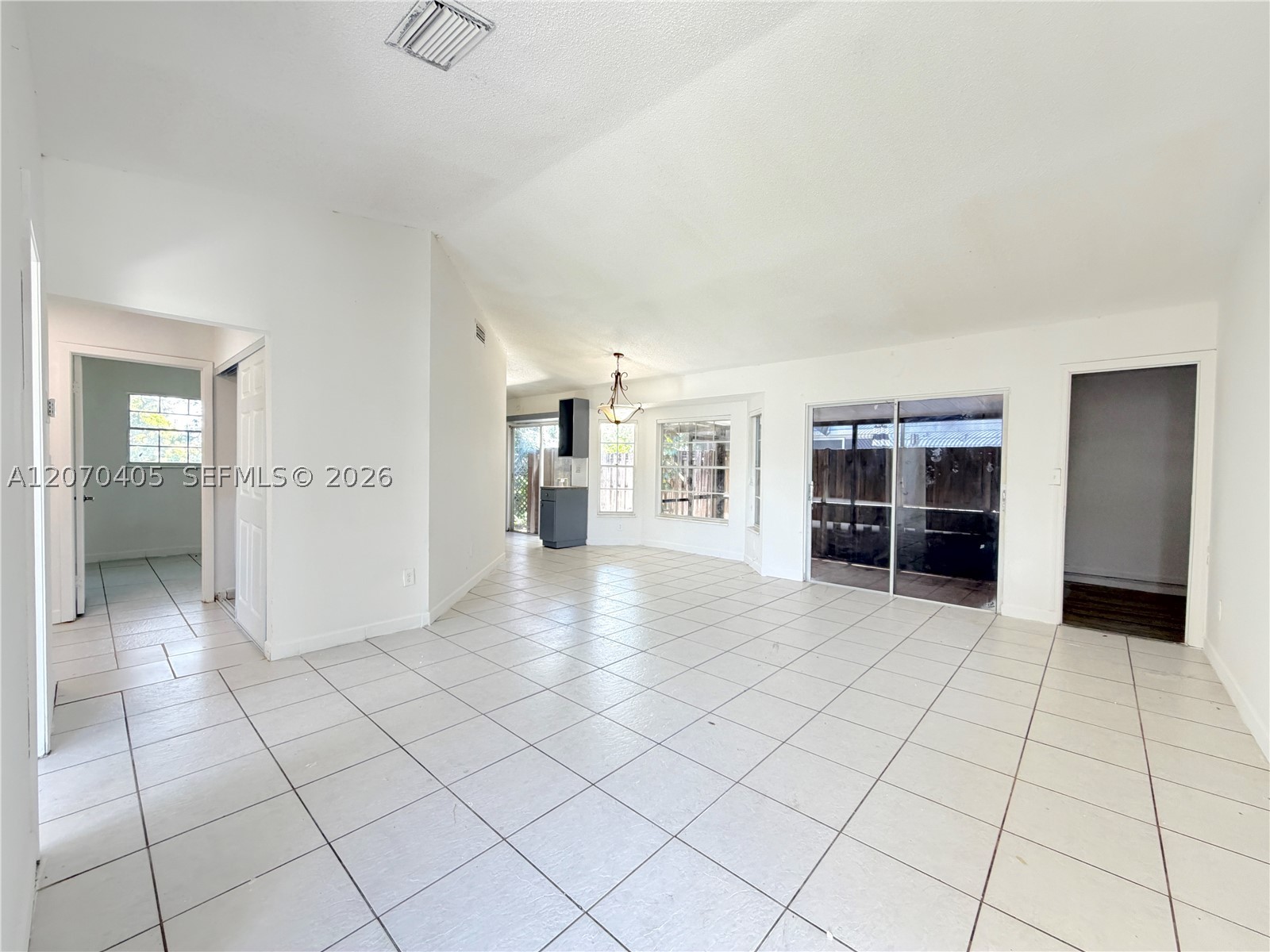 9850 W Heather Ln Property Photo 4