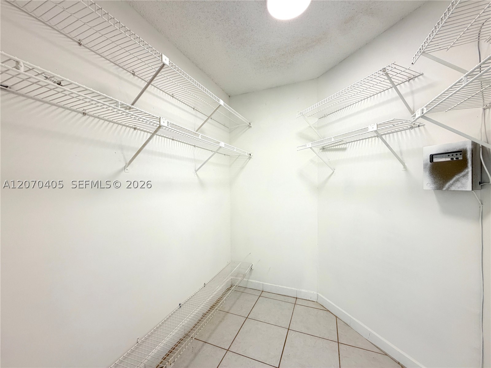 9850 W Heather Ln Property Photo 7