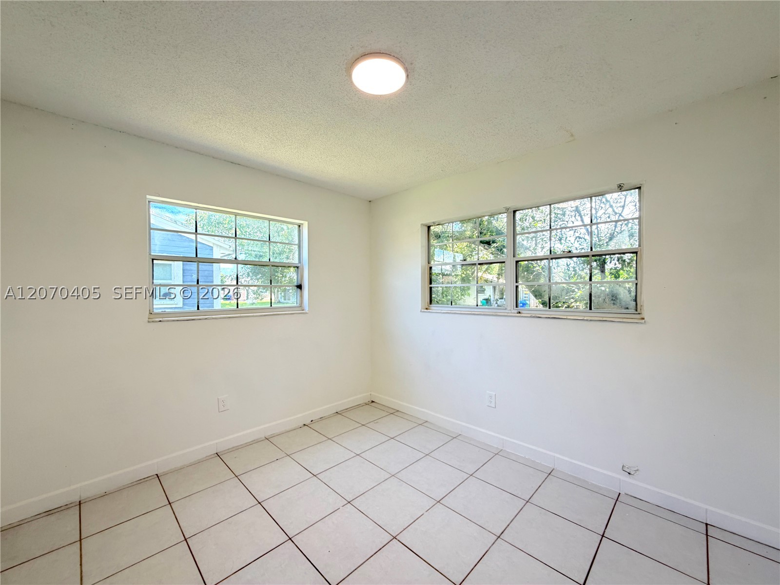 9850 W Heather Ln Property Photo 11