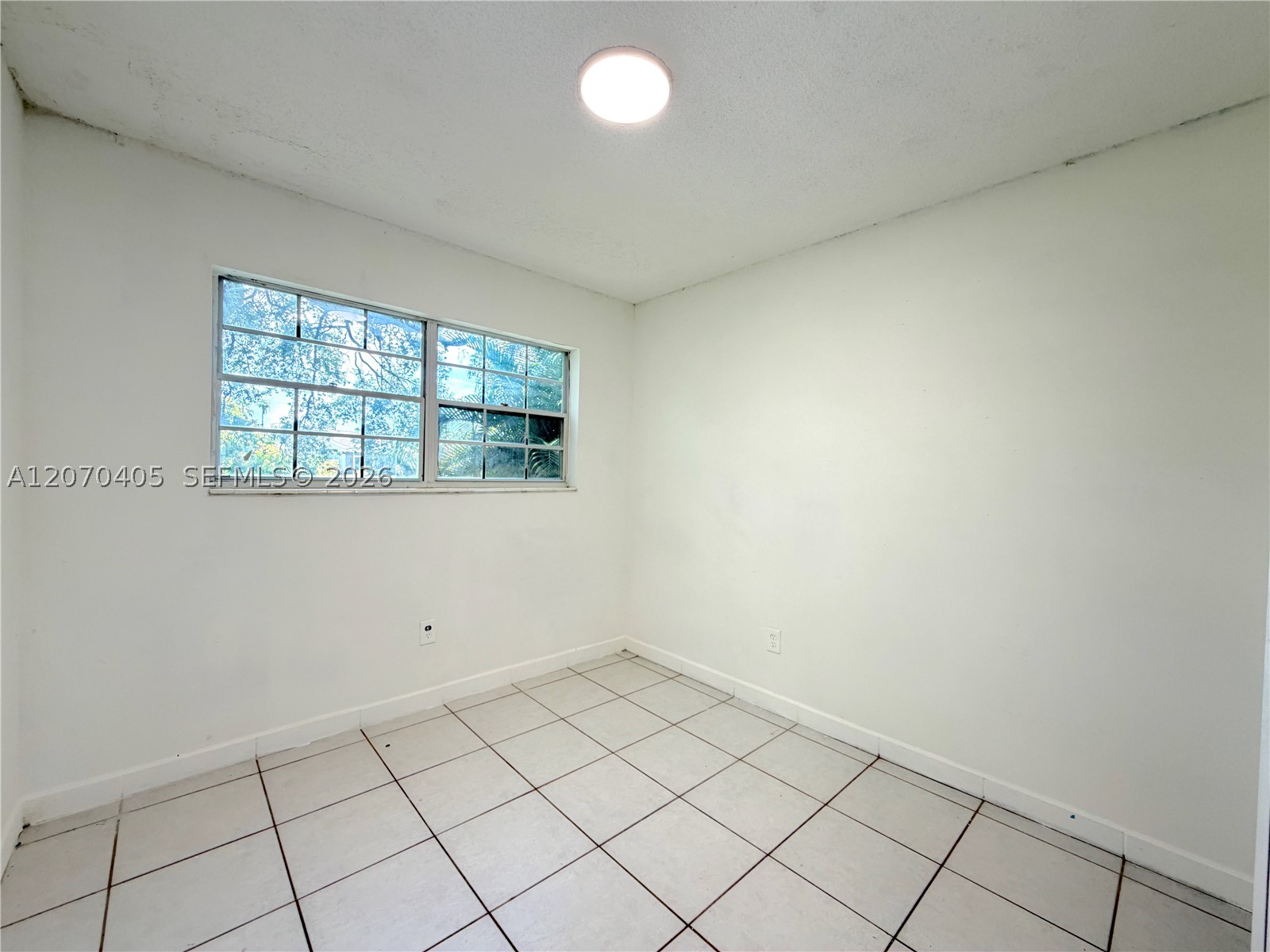 9850 W Heather Ln Property Photo 13