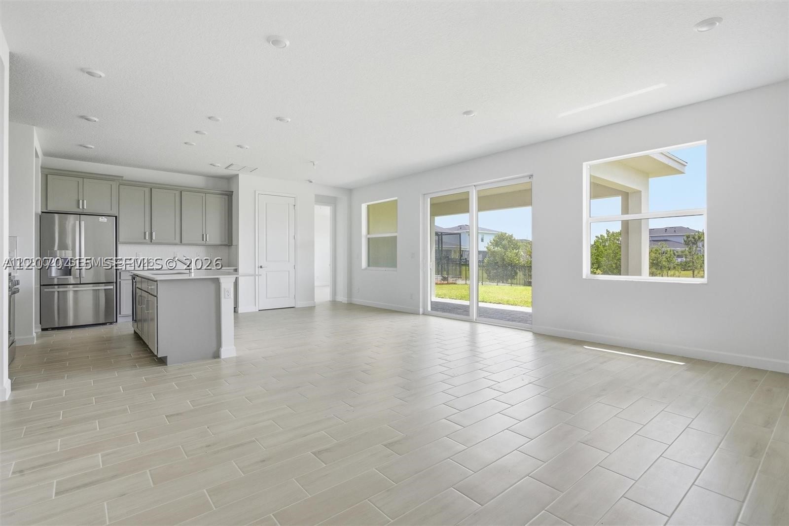 1548 Stockbridge St Property Photo 11