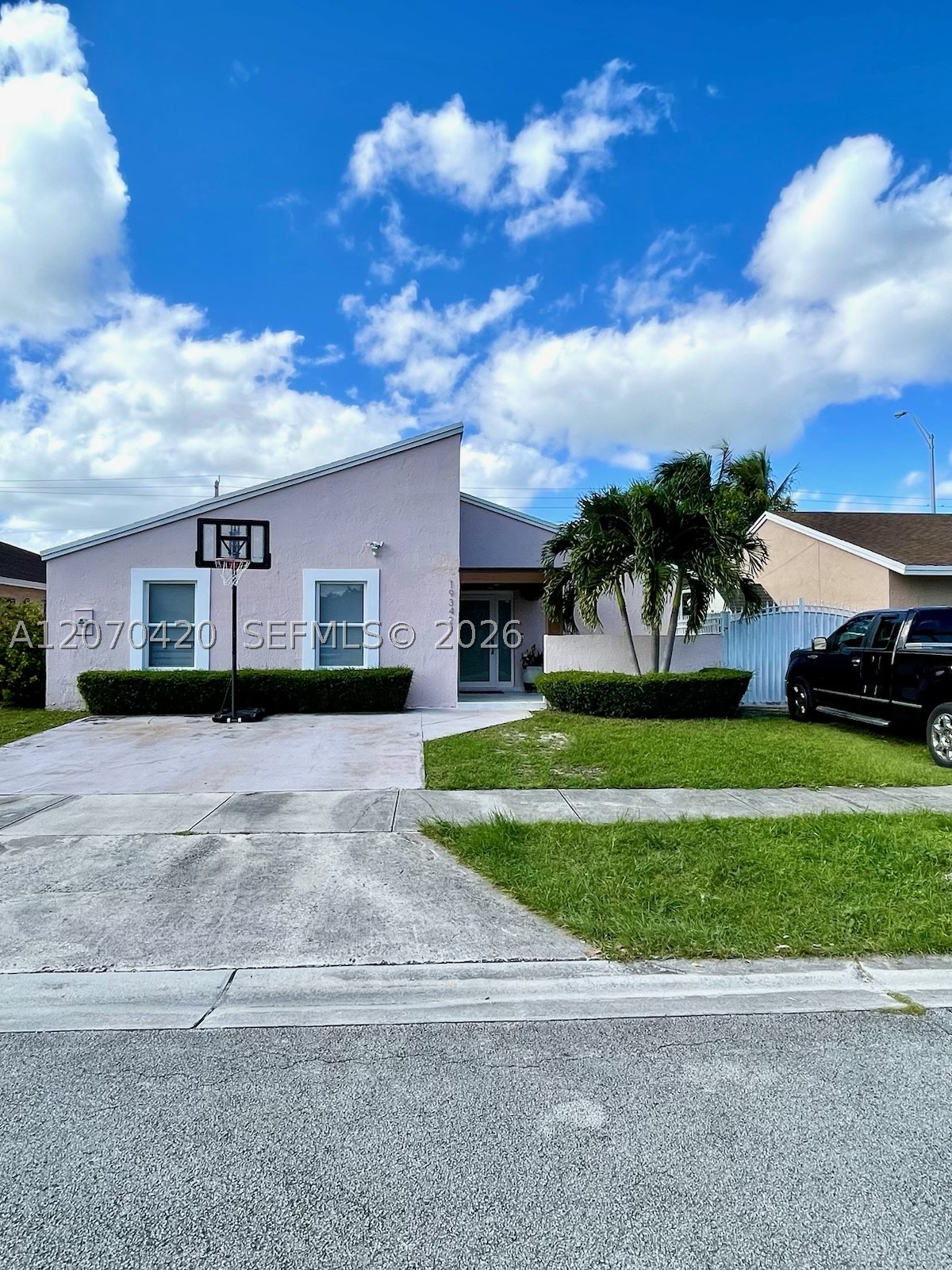 19342 SW 119th Ct Property Photo 1