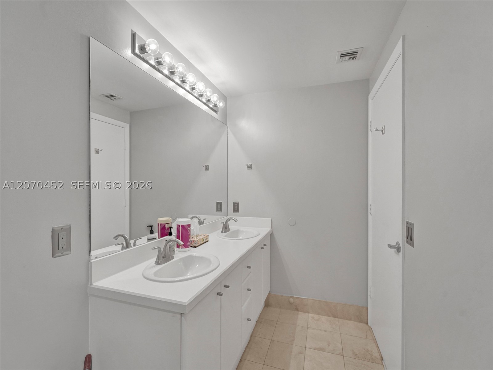 2475 Brickell Ave 804 Property Photo 8