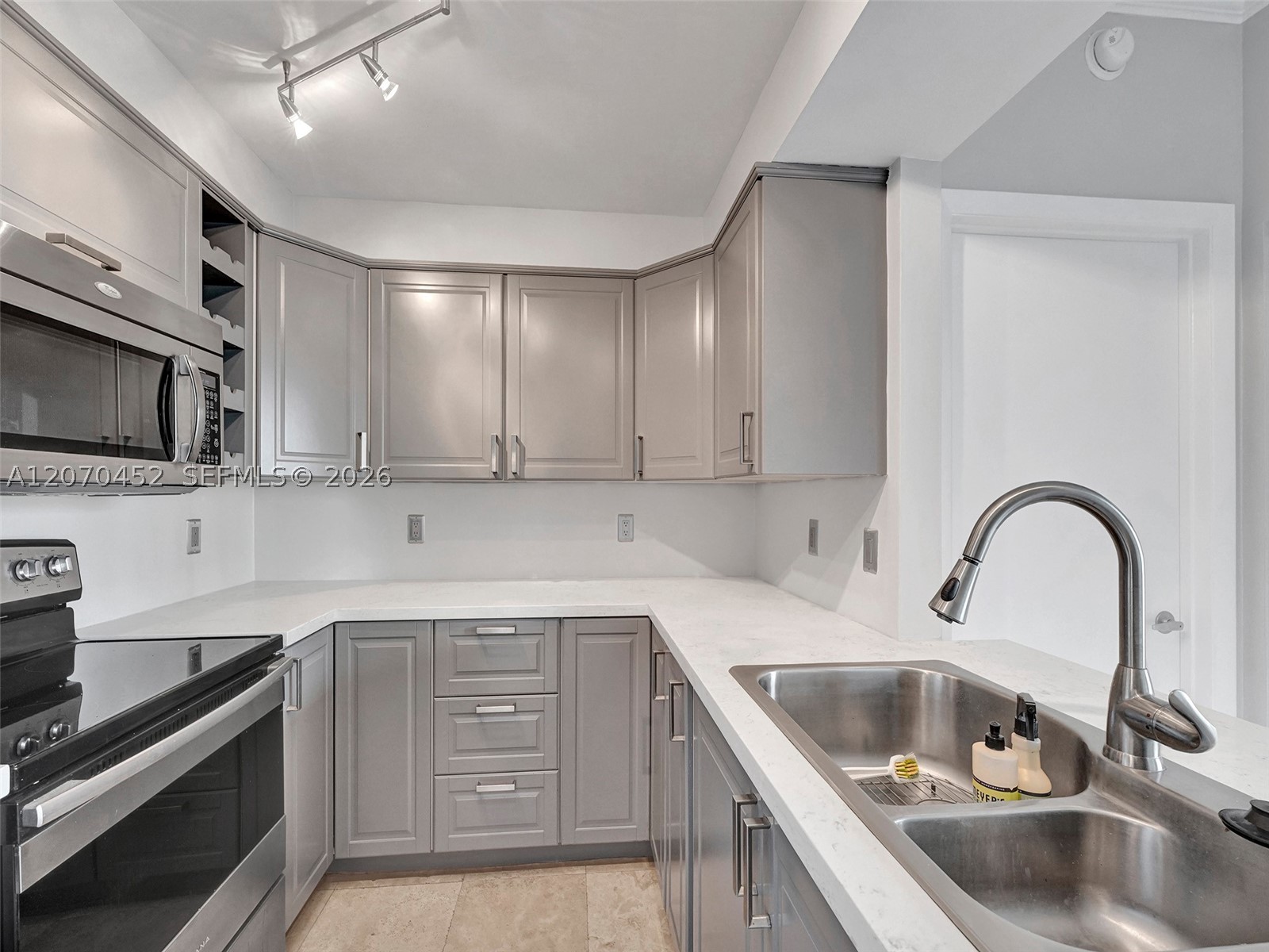 2475 Brickell Ave 804 Property Photo 9