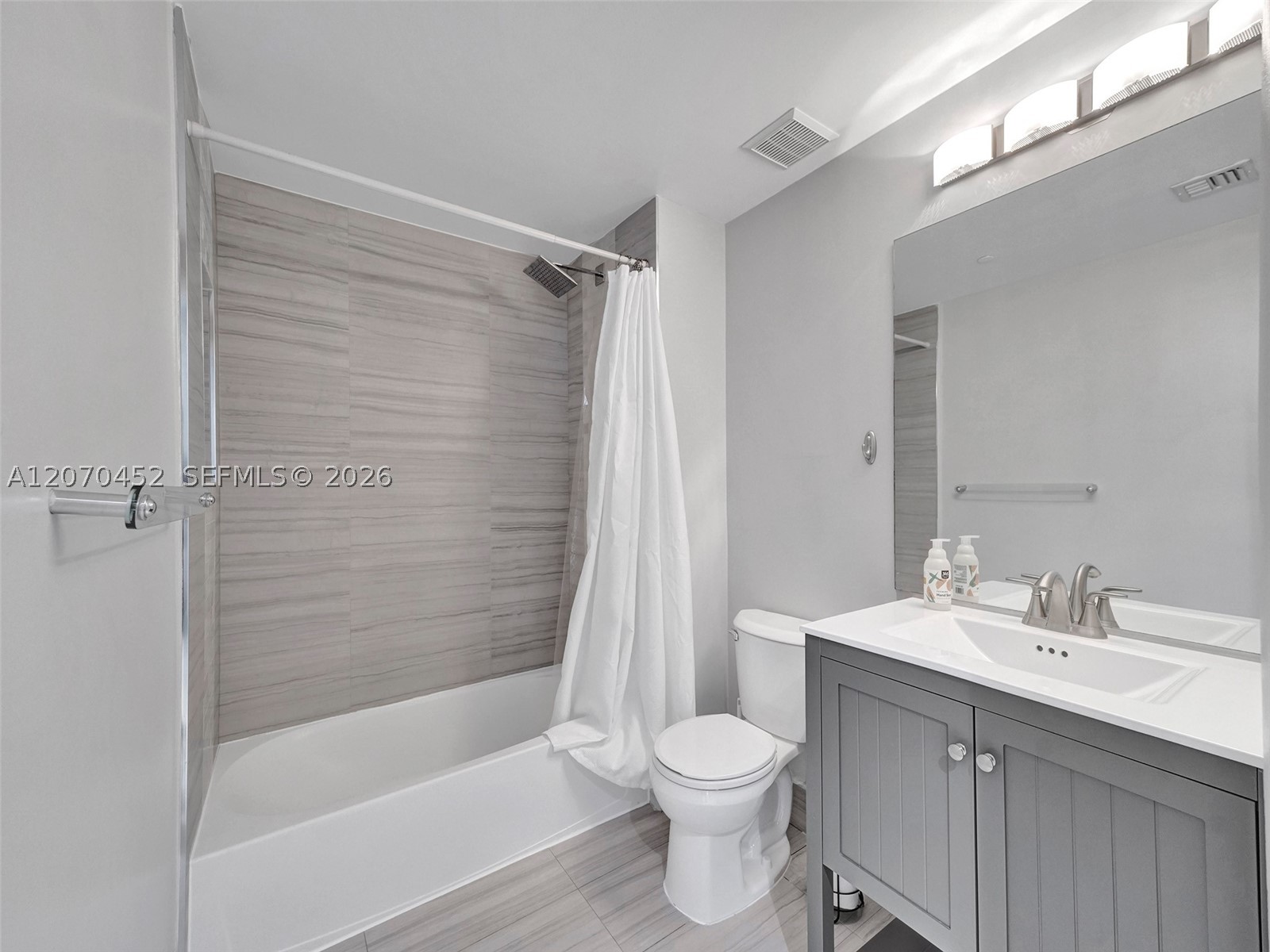 2475 Brickell Ave 804 Property Photo 13