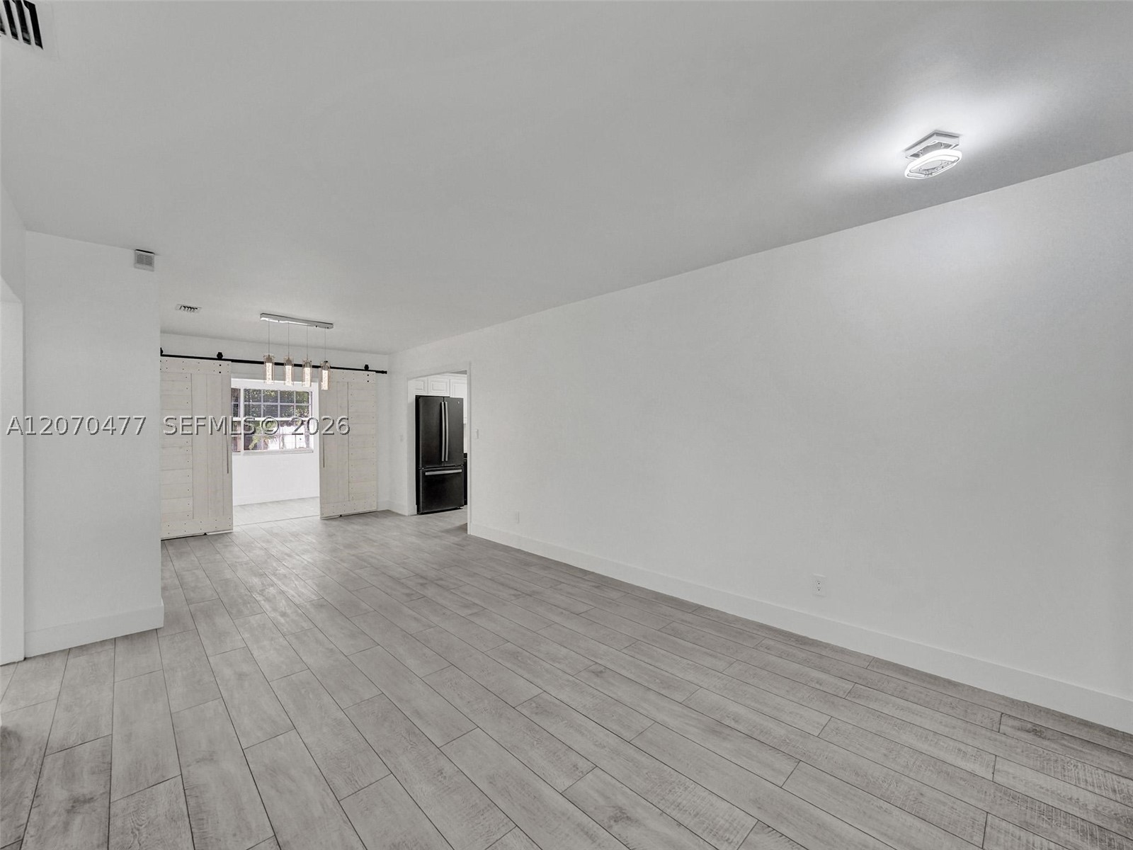 2446 Fillmore St Property Photo 13