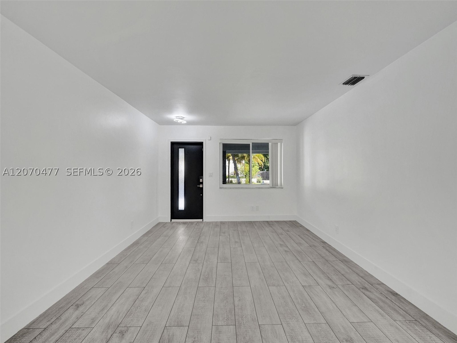2446 Fillmore St Property Photo 14