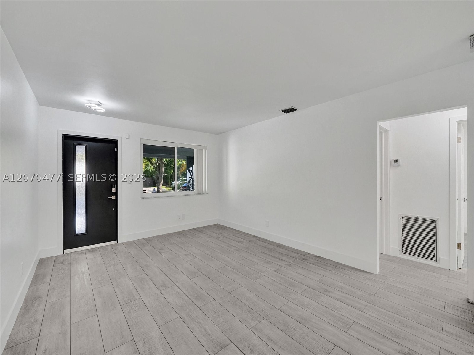 2446 Fillmore St Property Photo 15