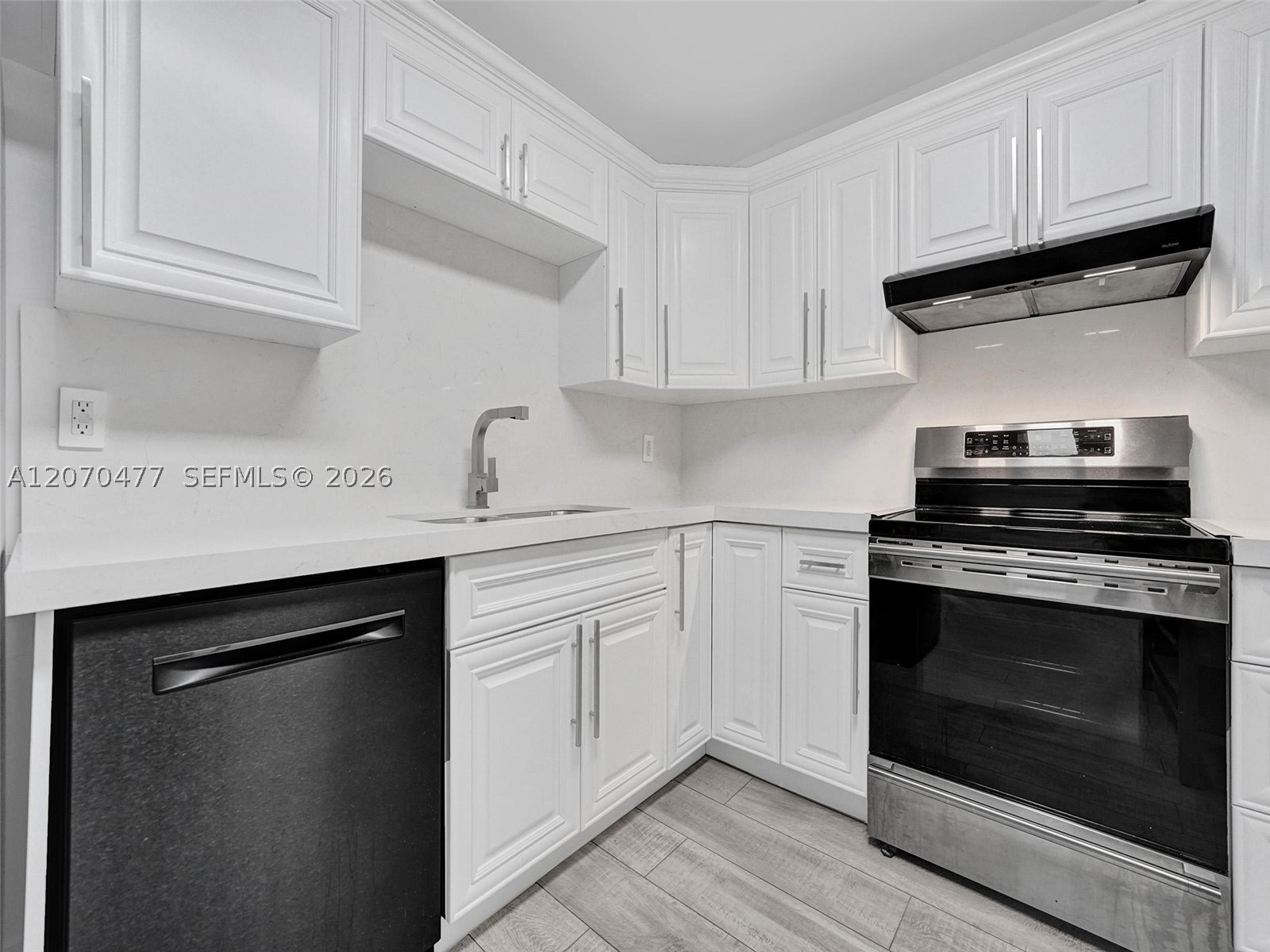 2446 Fillmore St Property Photo 25
