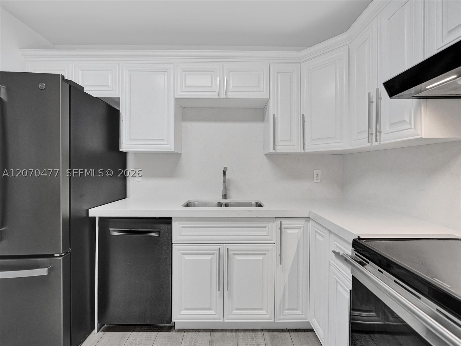 2446 Fillmore St Property Photo 28