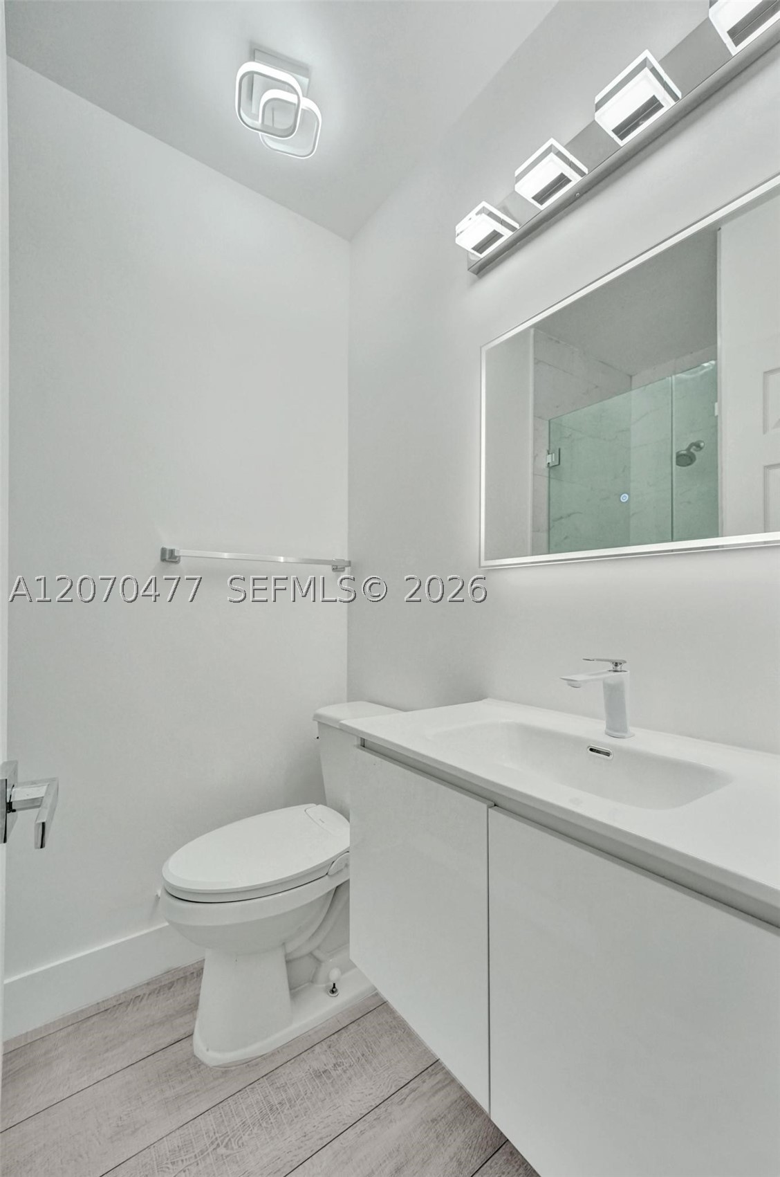 2446 Fillmore St Property Photo 33