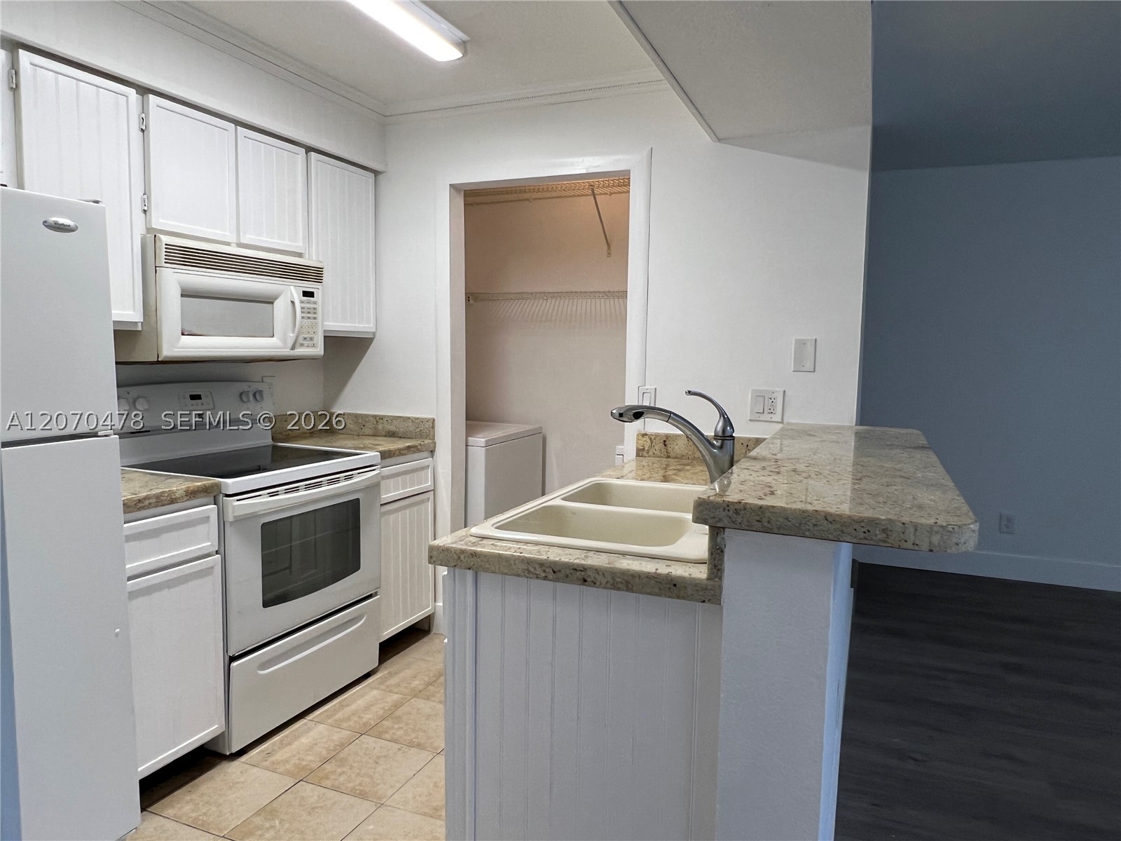 1267 SW 46th Ave 2308 Property Photo 1