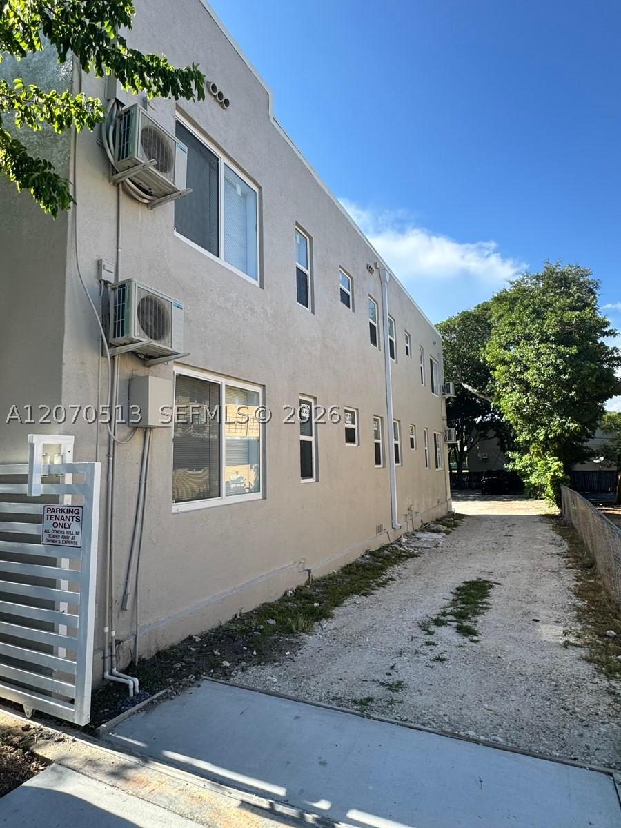 1631 Nw 3 St 5 Property Photo 10