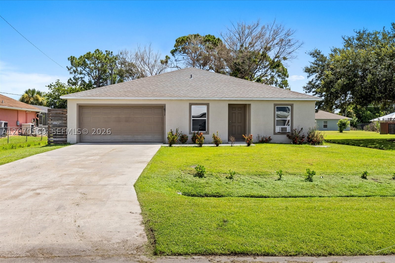 1671 SE Seashore Ln Property Photo 1