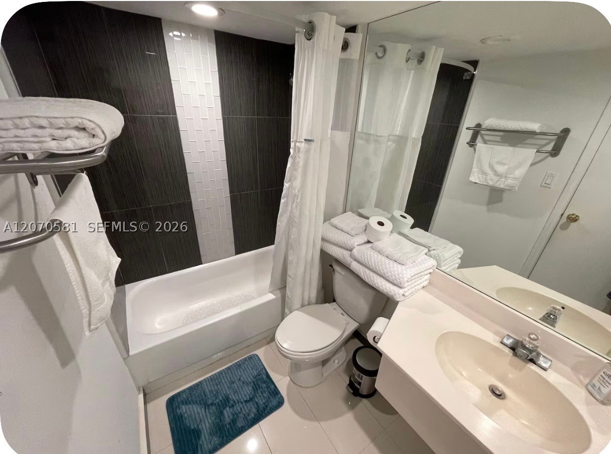 19201 Collins Ave 245 Property Photo 4