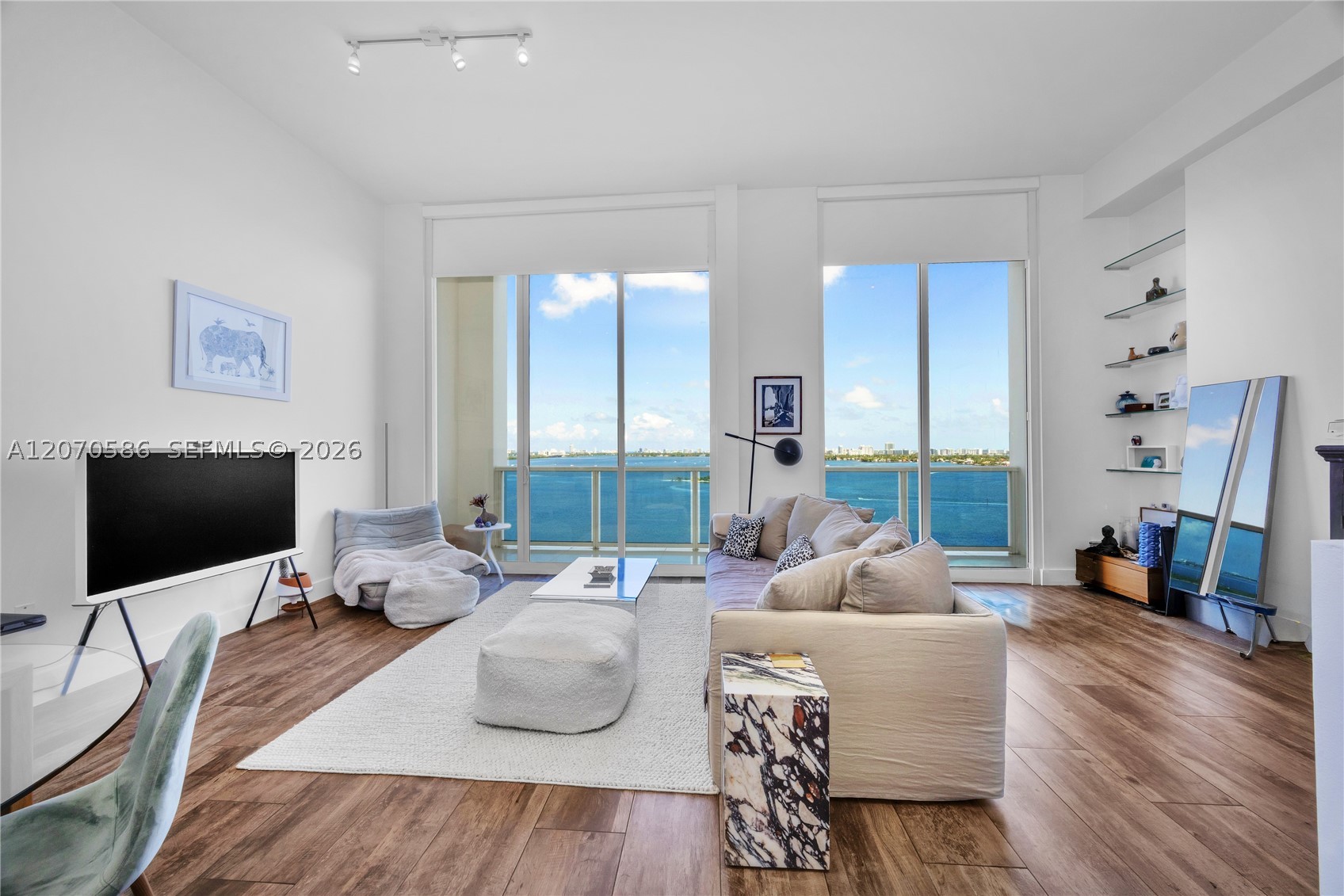 A12070586 Property Photo 13