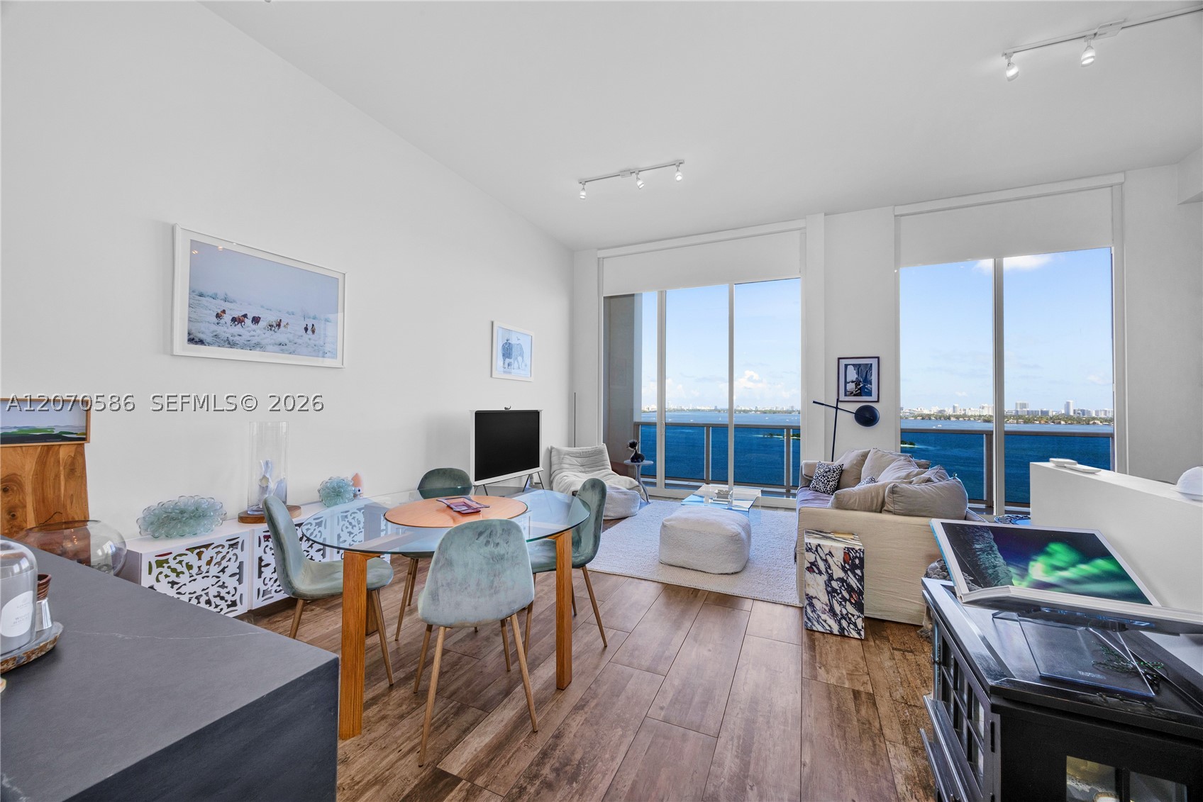 A12070586 Property Photo 14