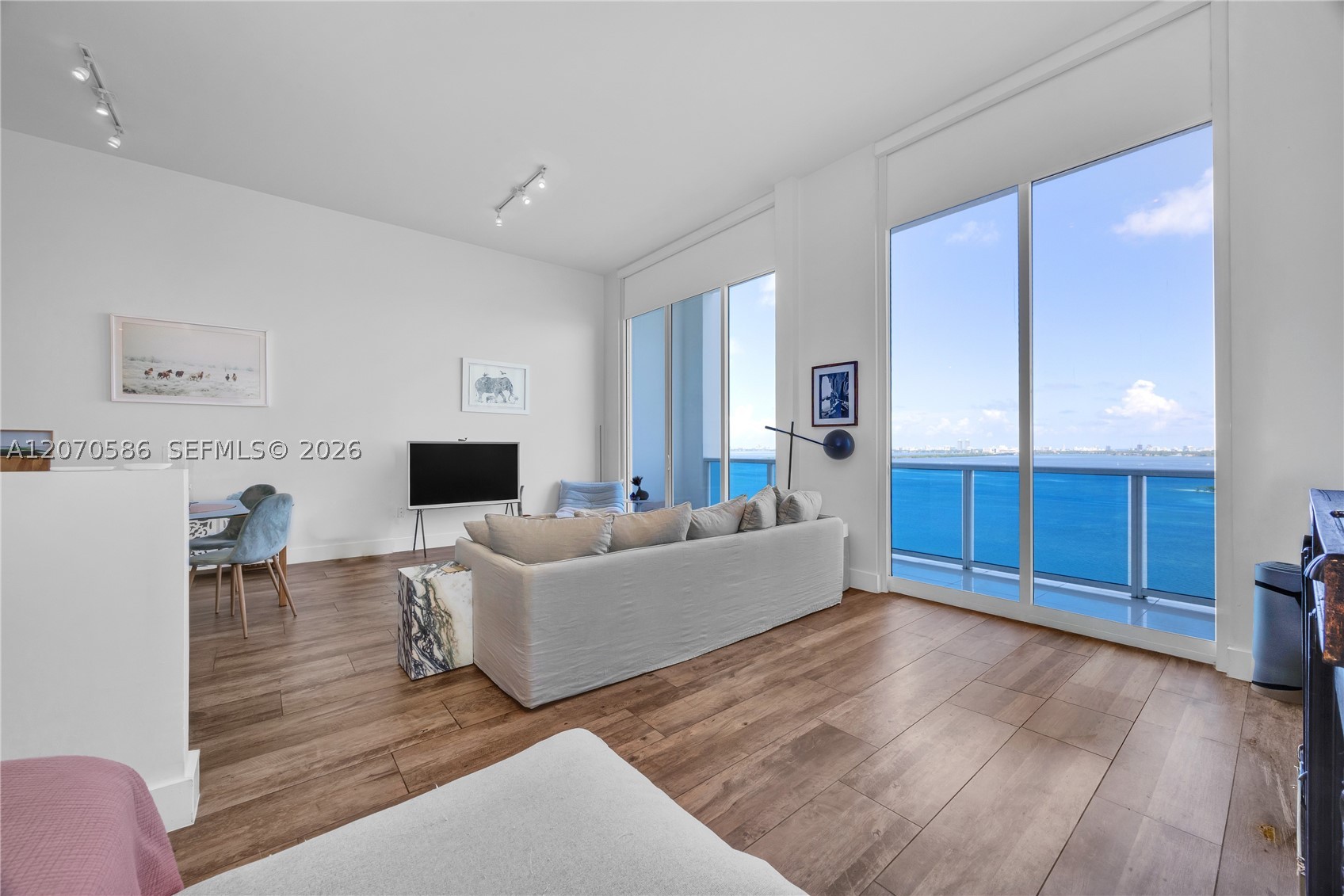 A12070586 Property Photo 17