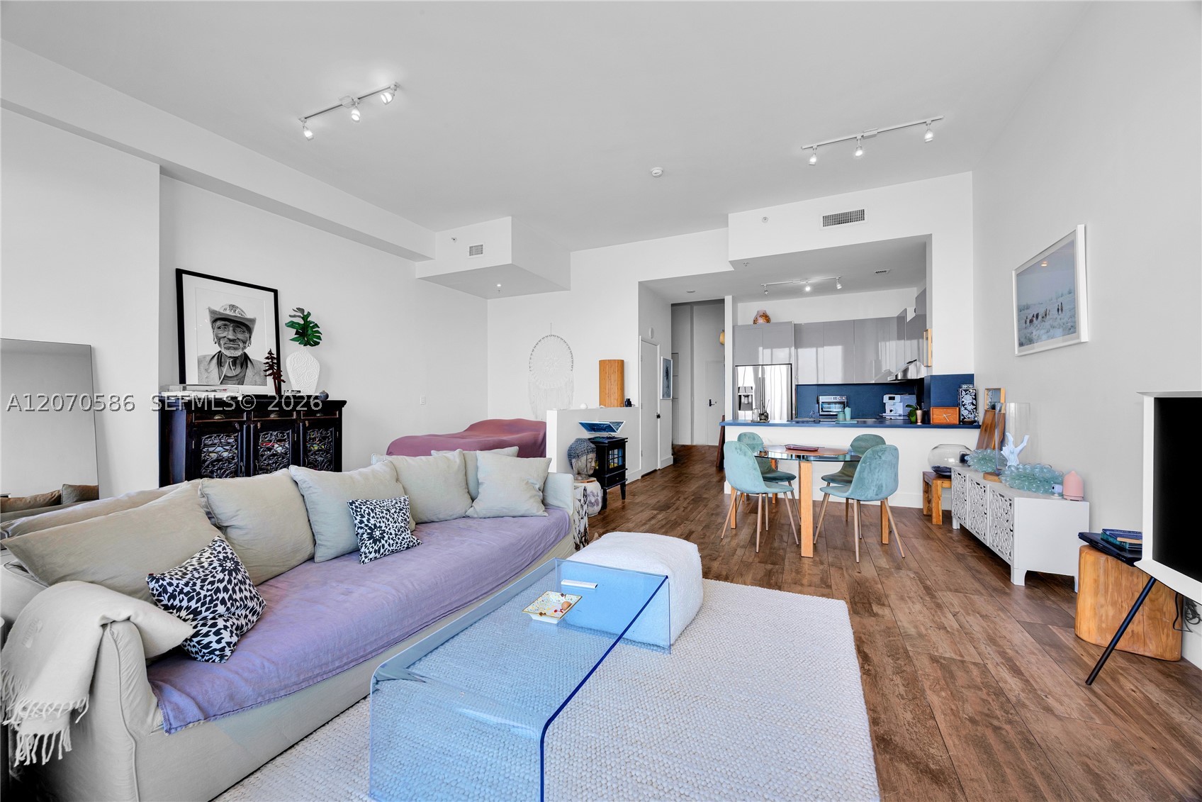 A12070586 Property Photo 18