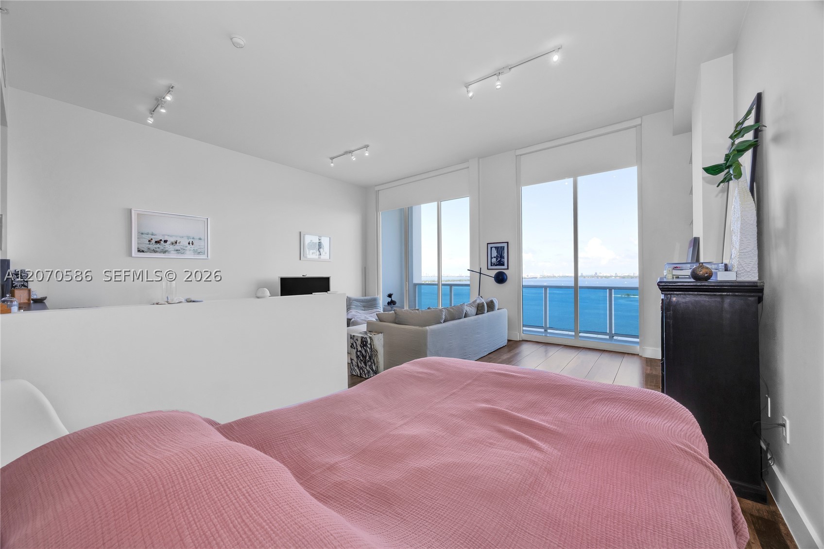 A12070586 Property Photo 21