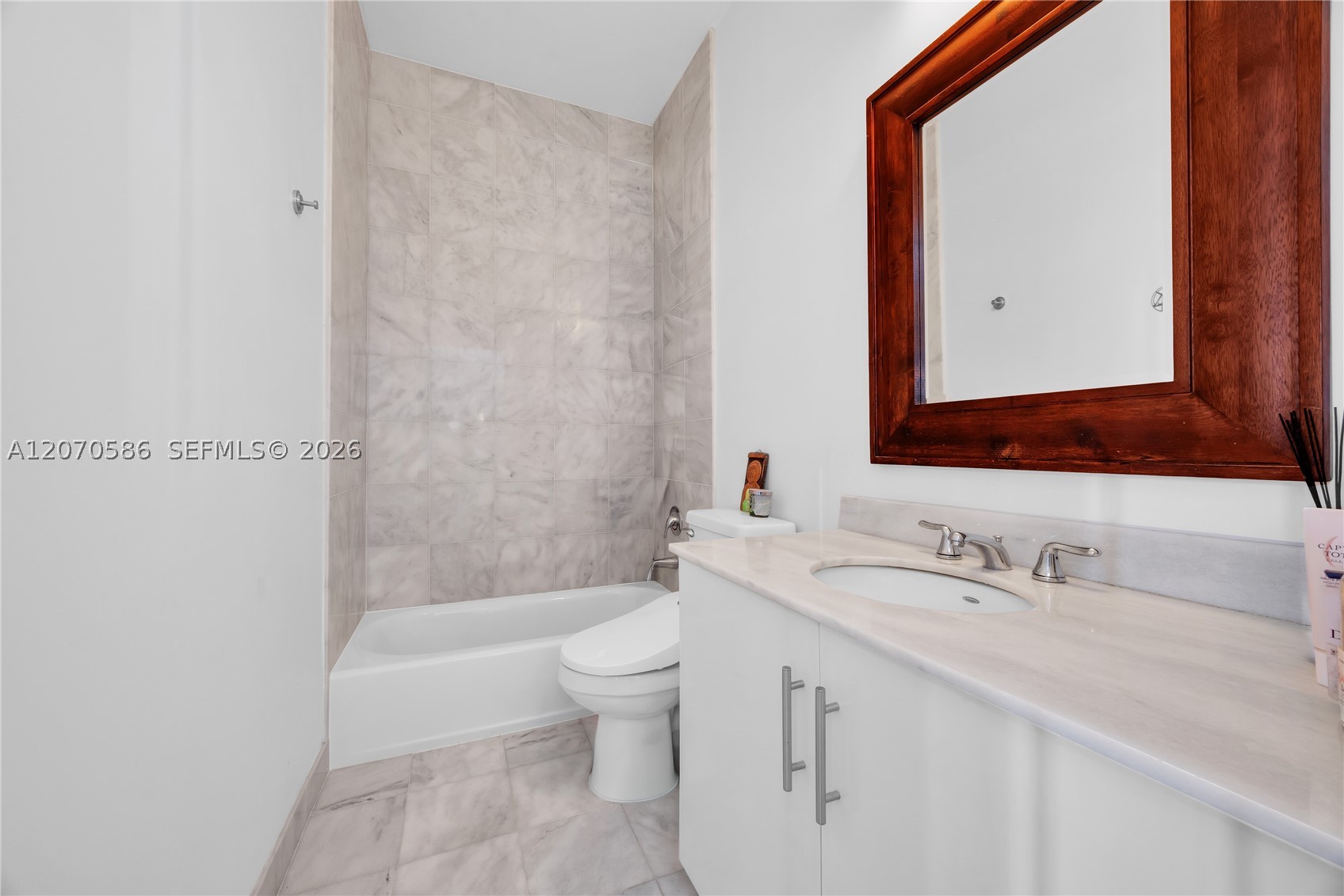 A12070586 Property Photo 23