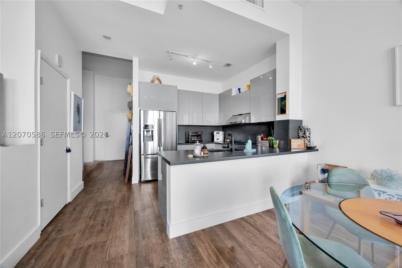 A12070586 Property Photo 24