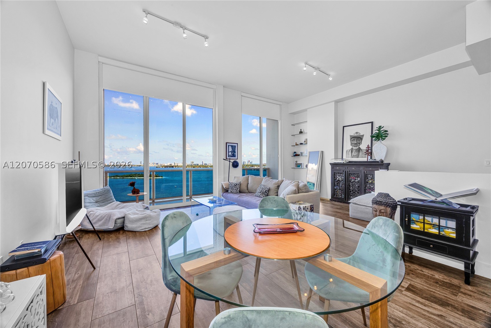 A12070586 Property Photo 25