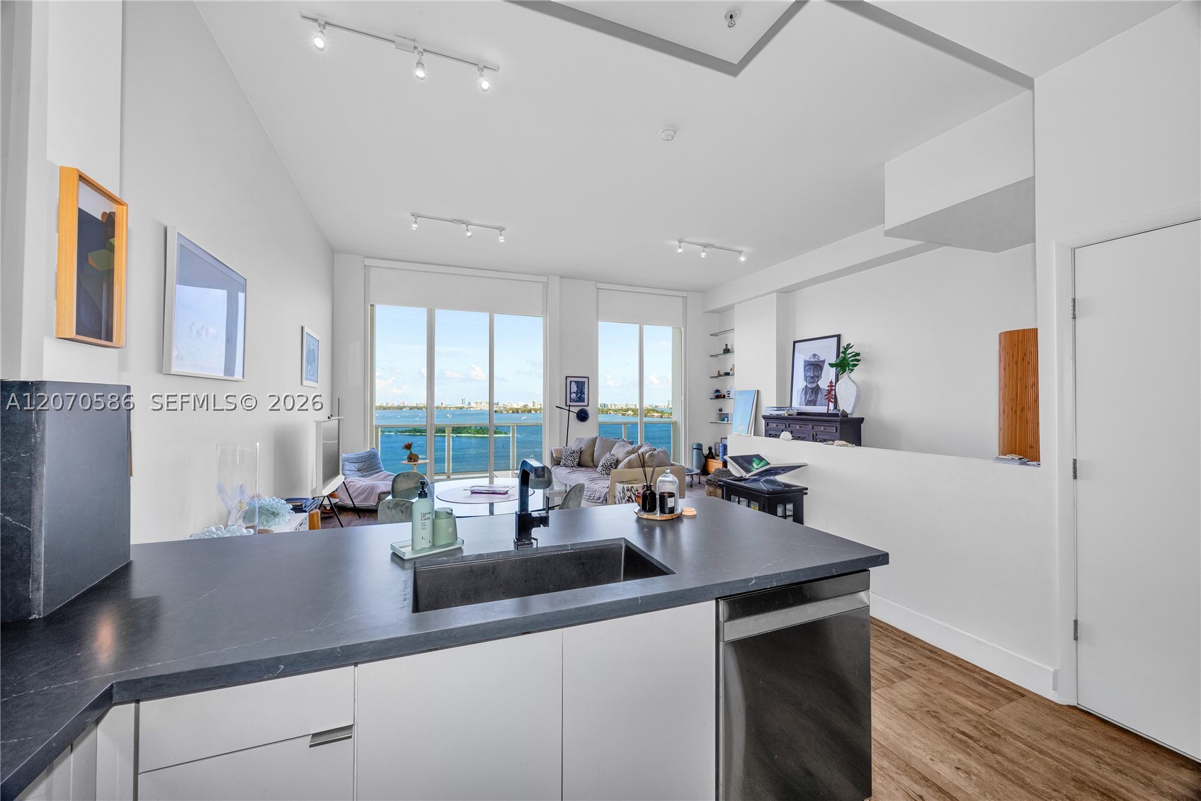 A12070586 Property Photo 26